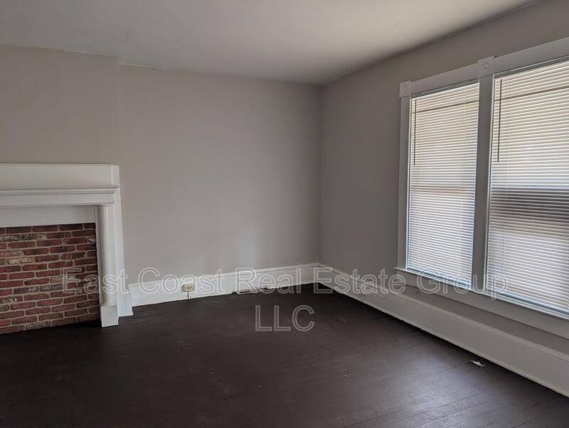 Townhouse for rent at 304 1 2 W Martin St, Martinsburg, WV 25401