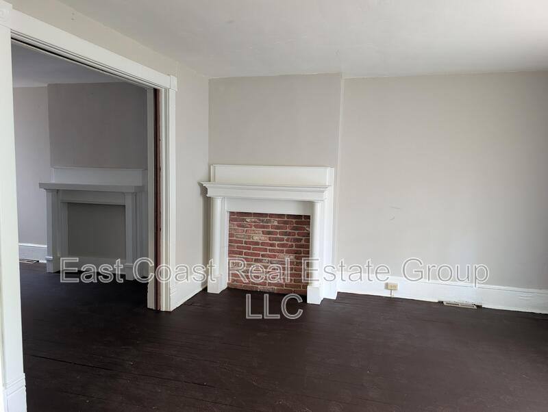 Townhouse for rent at 304 1 2 W Martin St, Martinsburg, WV 25401