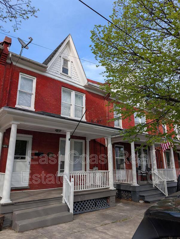 Townhouse for rent at 304 1 2 W Martin St, Martinsburg, WV 25401