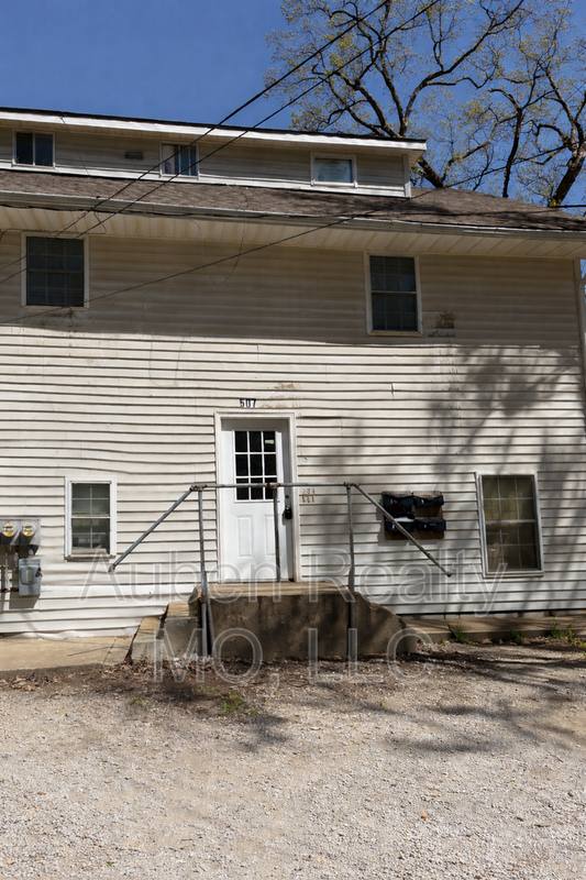 Apartment for rent at 507 Henrie St #3, Excelsior Springs, MO 64024