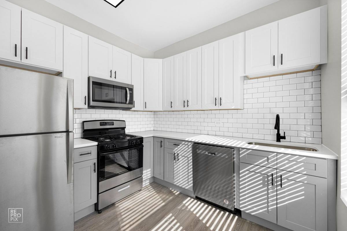 Apartment for rent at 722 S Racine Ave, Chicago, IL 60607