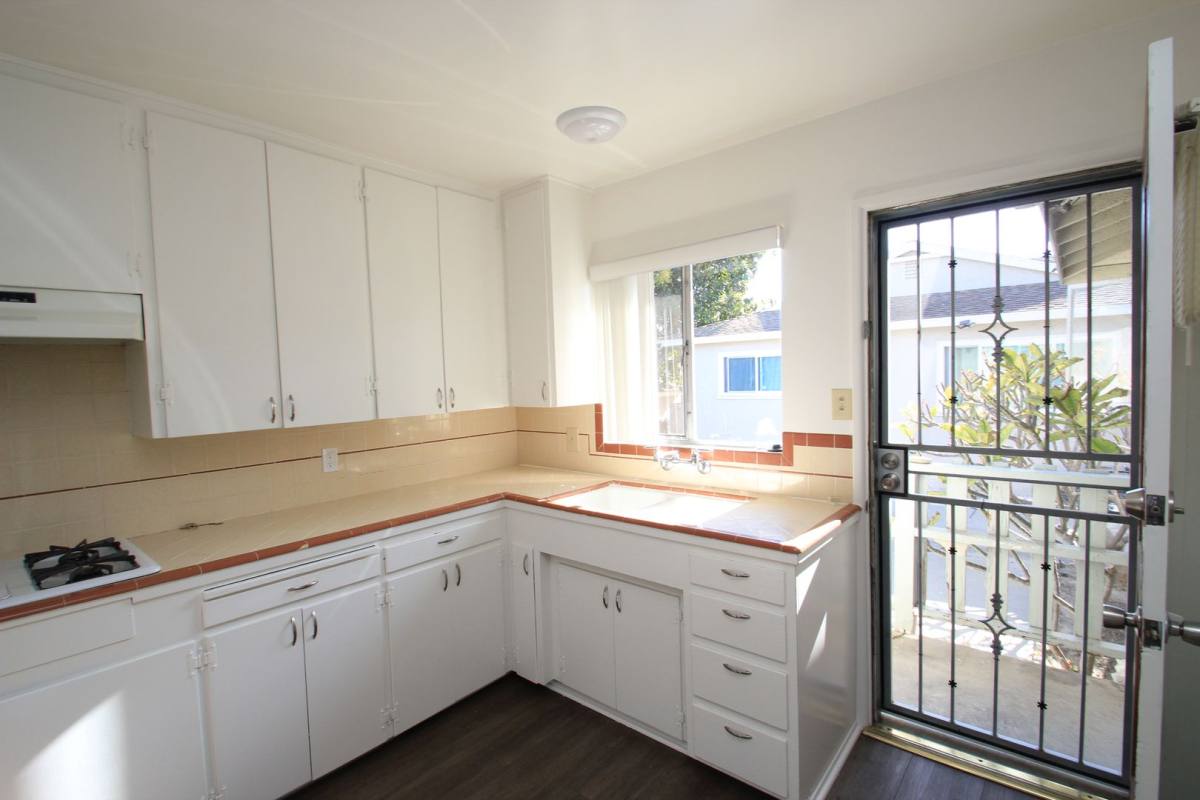 Apartment for rent at 3438-3436 San Luis St, Ventura, CA 93003
