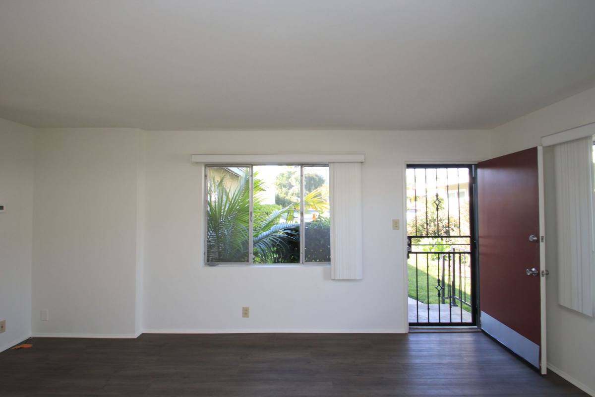 Apartment for rent at 3438-3436 San Luis St, Ventura, CA 93003