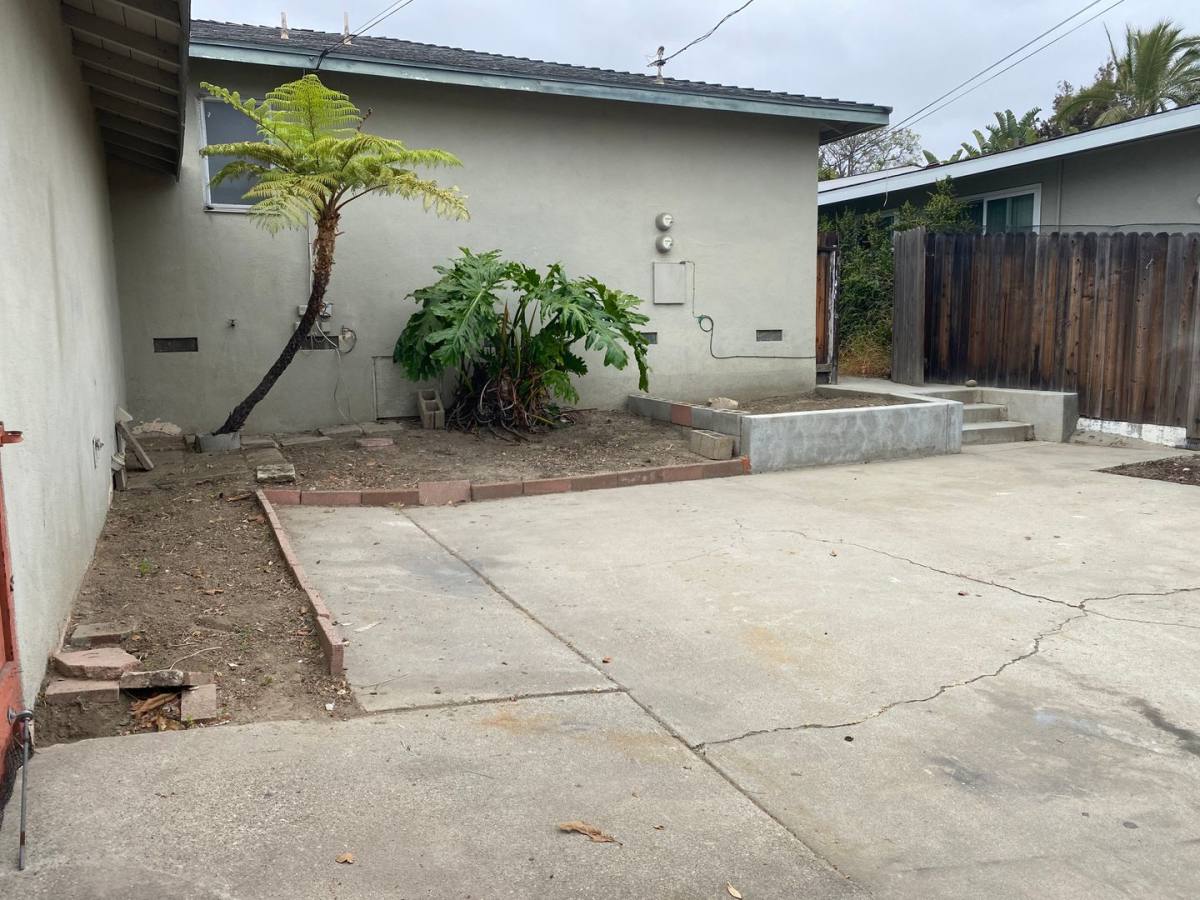 Apartment for rent at 3438-3436 San Luis St, Ventura, CA 93003