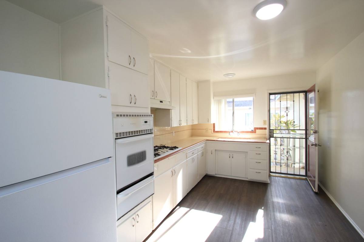 Apartment for rent at 3438-3436 San Luis St, Ventura, CA 93003