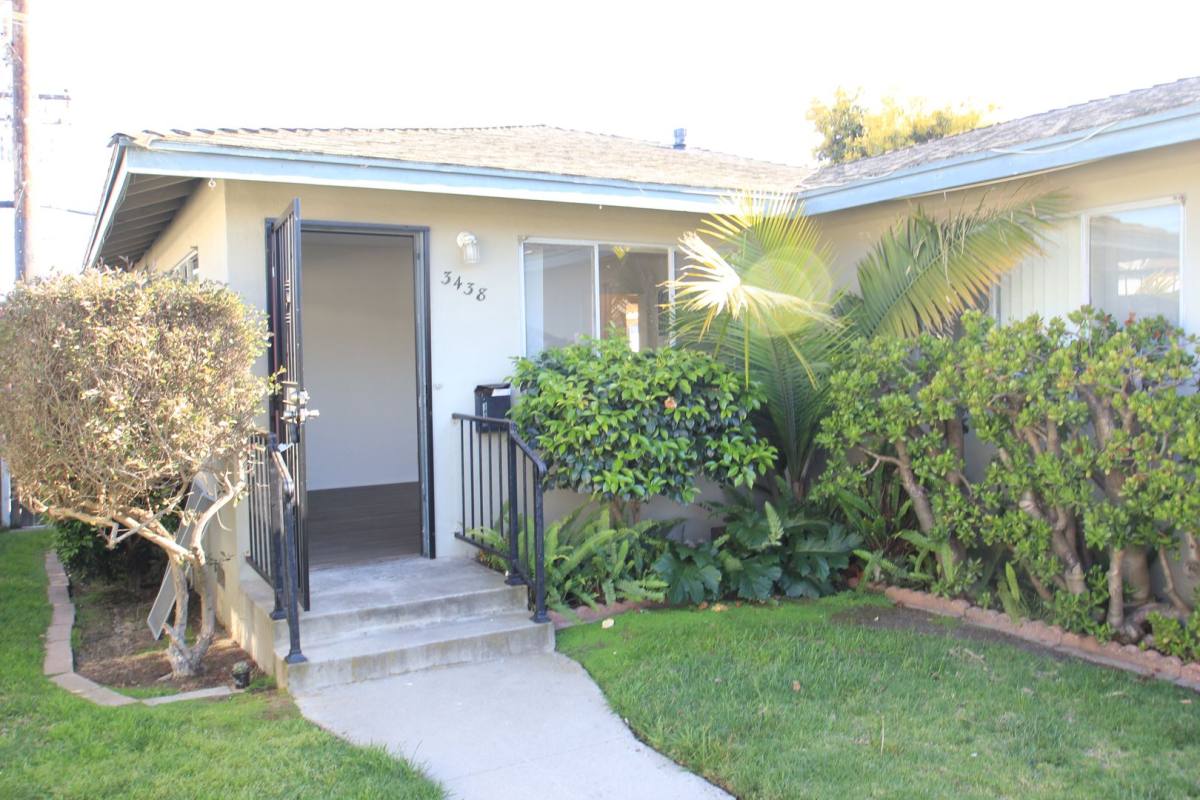Apartment for rent at 3438-3436 San Luis St, Ventura, CA 93003