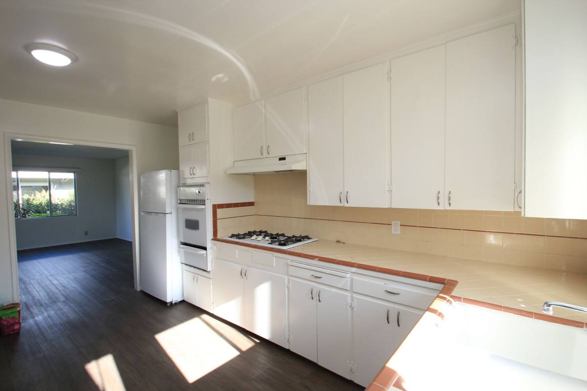 Apartment for rent at 3438-3436 San Luis St, Ventura, CA 93003