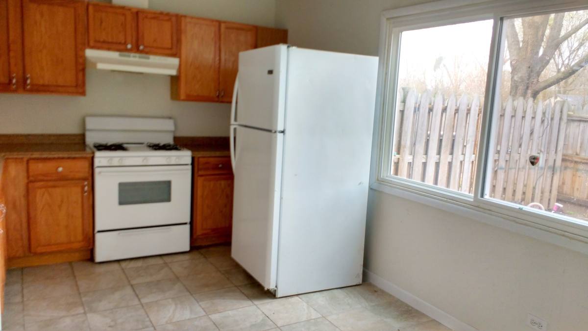 Townhouse for rent at 1851 McKool Ave, Streamwood, IL 60107