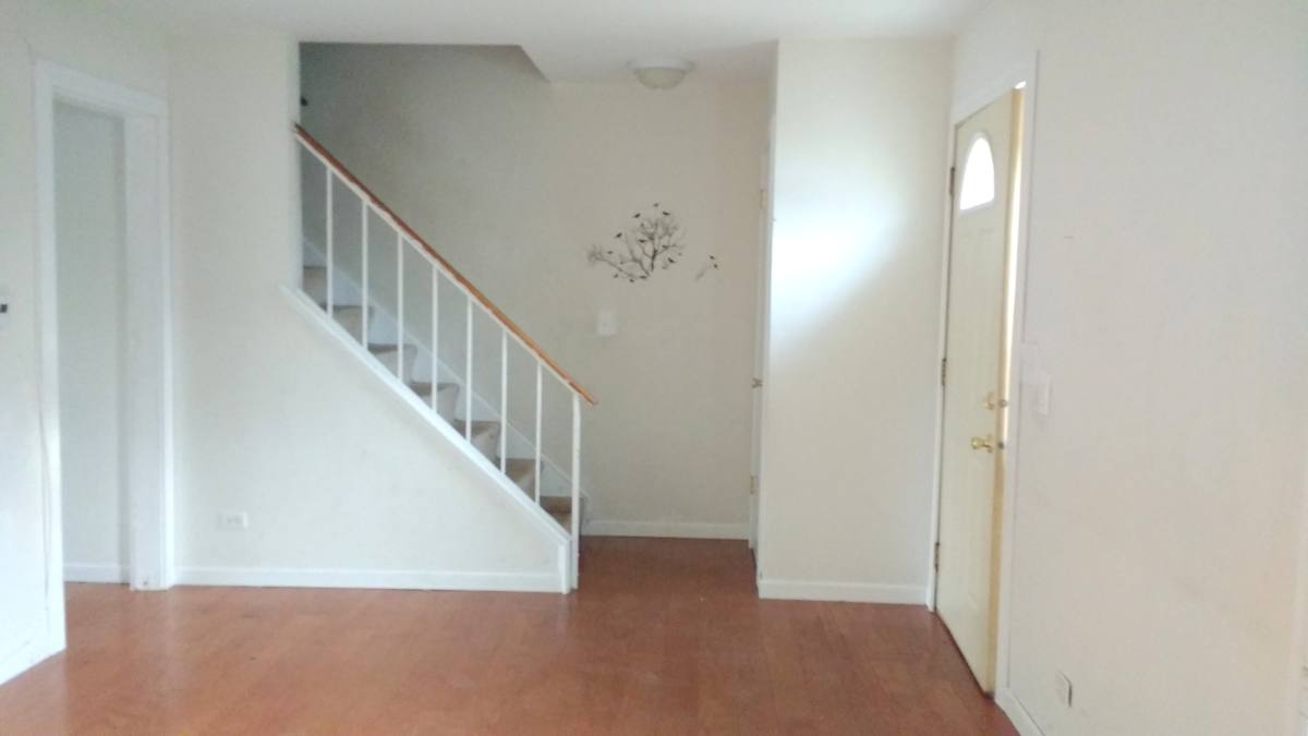 Townhouse for rent at 1851 McKool Ave, Streamwood, IL 60107