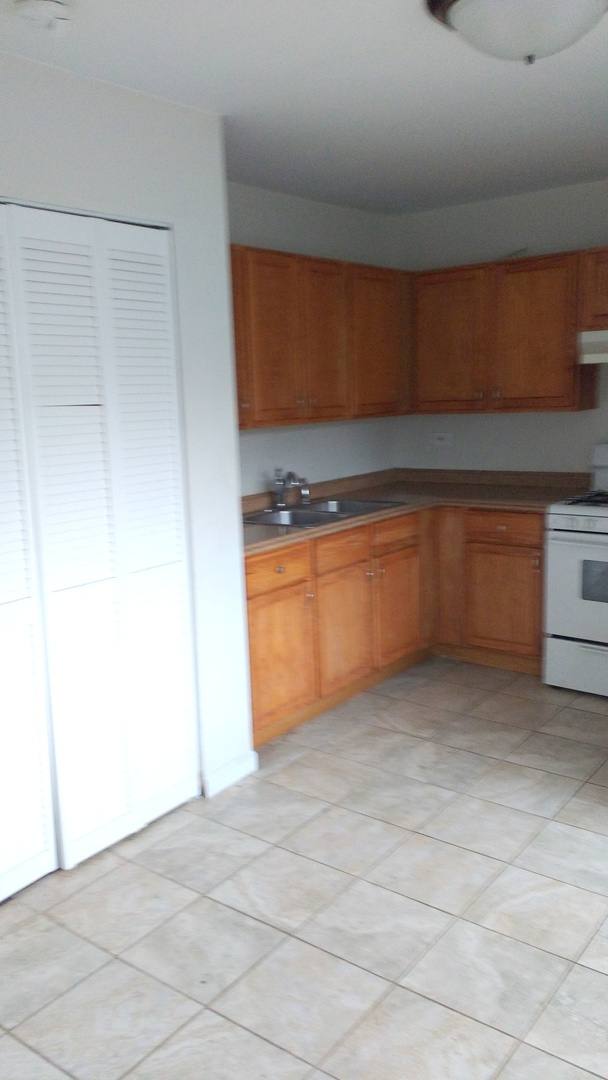 Townhouse for rent at 1851 McKool Ave, Streamwood, IL 60107
