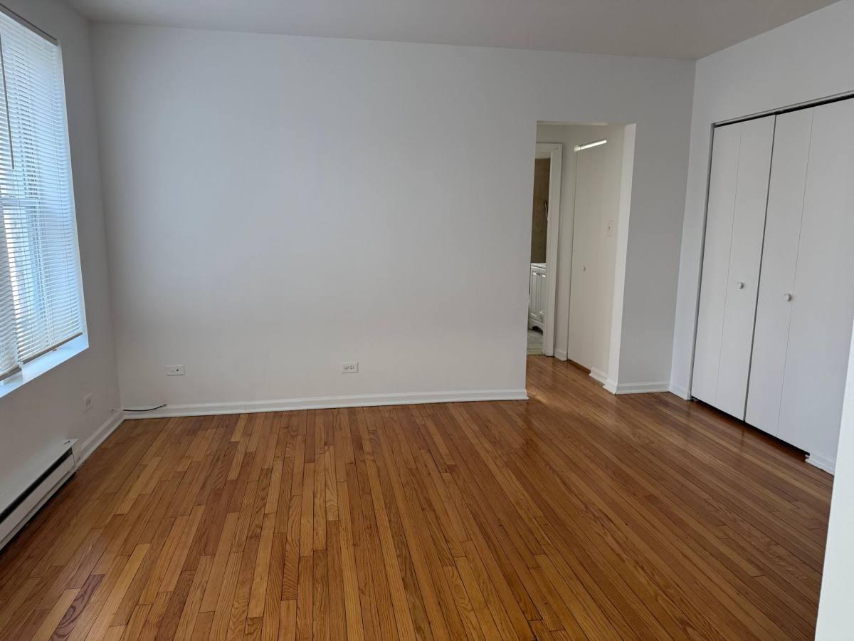 Apartment for rent at 211-17 E 71st, Chicago, IL 60619