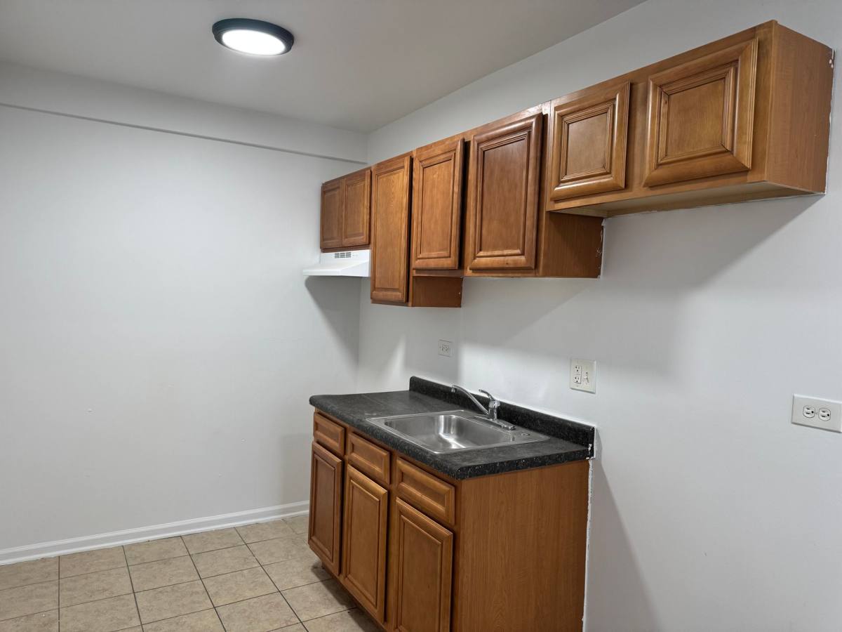 Apartment for rent at 211-17 E 71st, Chicago, IL 60619
