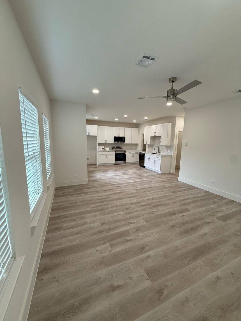 Townhouse for rent at 144 Pinkie Holmes Dr, Grand Prairie, TX 75050