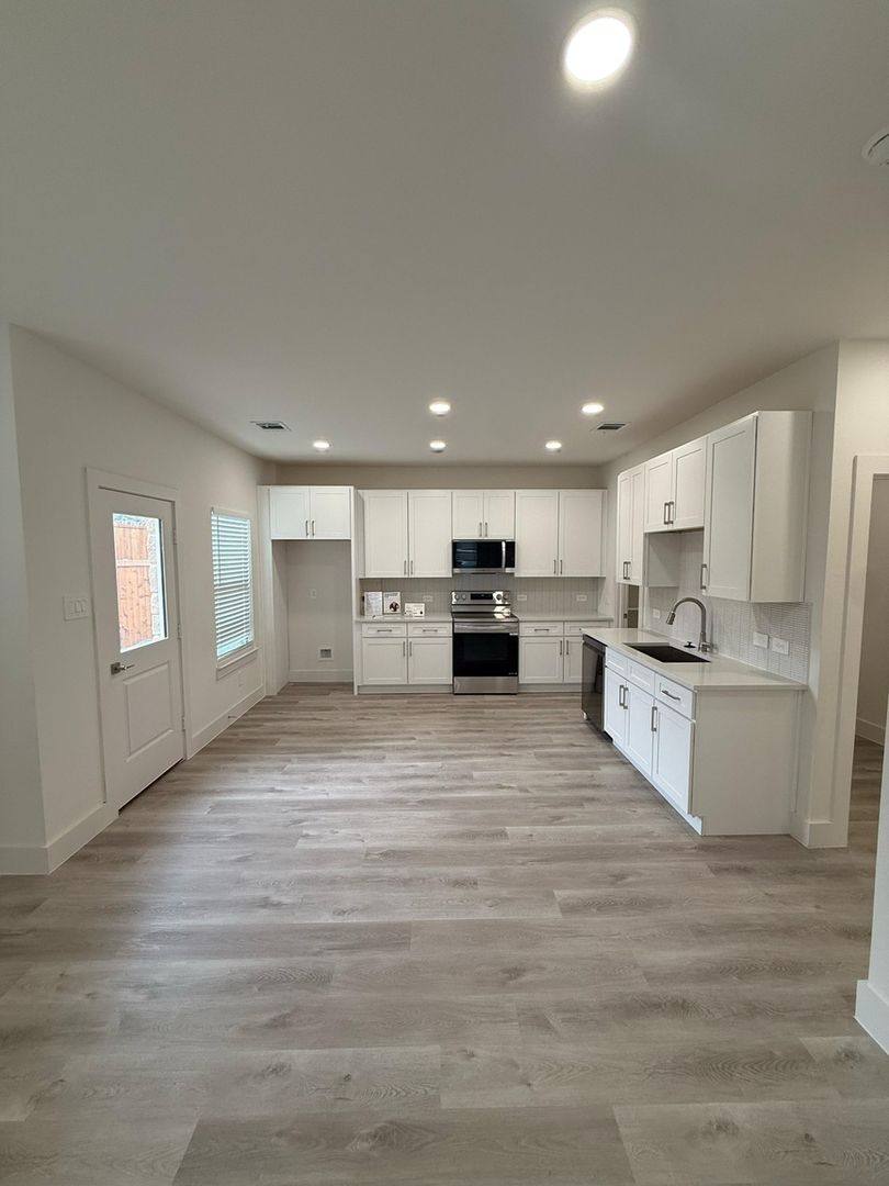 Townhouse for rent at 144 Pinkie Holmes Dr, Grand Prairie, TX 75050