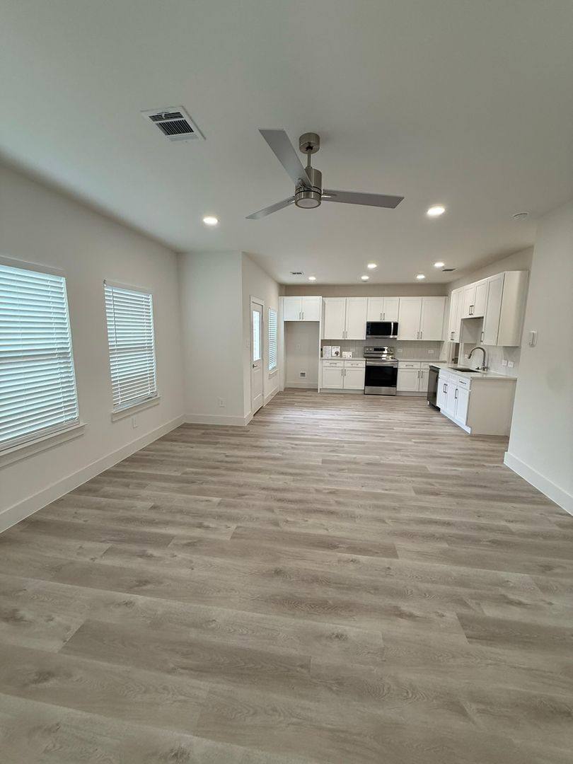 Townhouse for rent at 144 Pinkie Holmes Dr, Grand Prairie, TX 75050