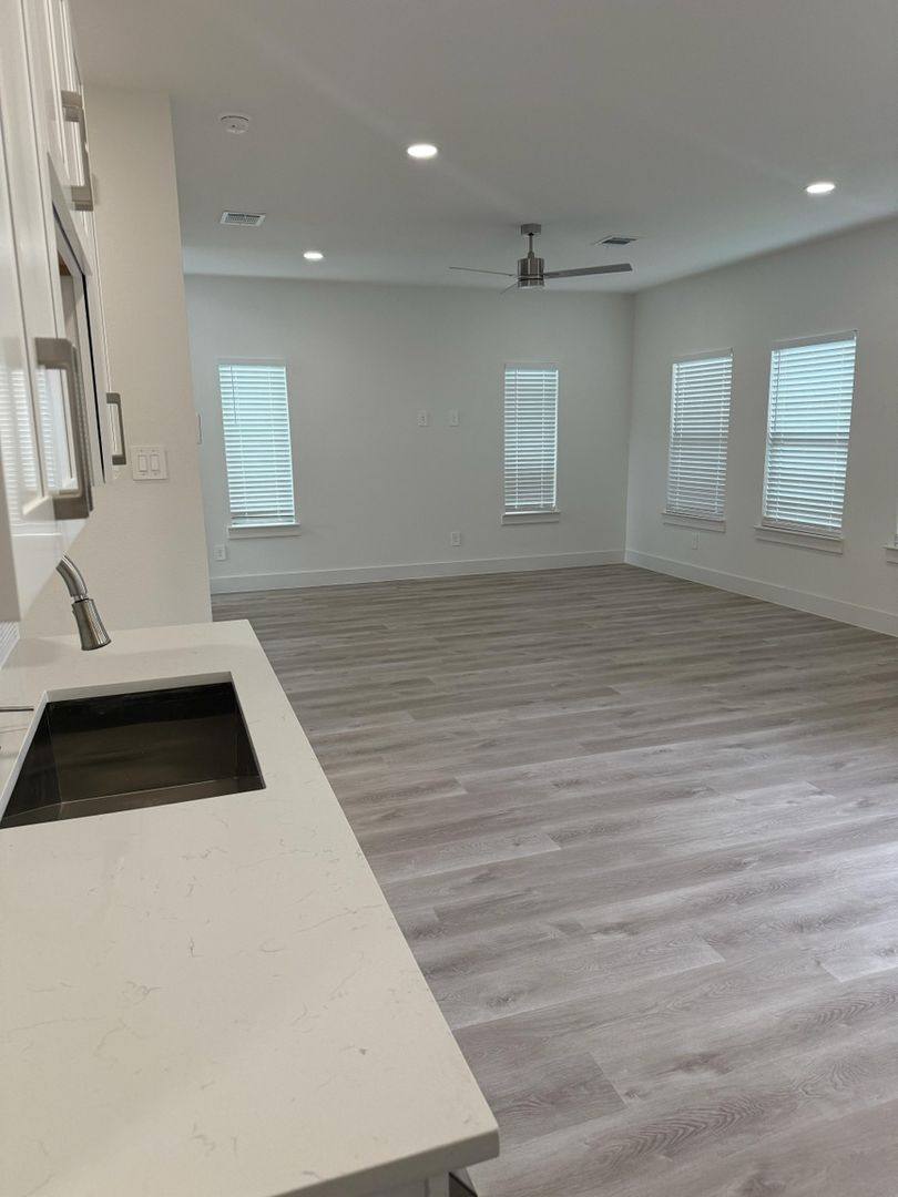 Townhouse for rent at 144 Pinkie Holmes Dr, Grand Prairie, TX 75050