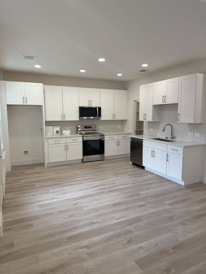 Townhouse for rent at 144 Pinkie Holmes Dr, Grand Prairie, TX 75050