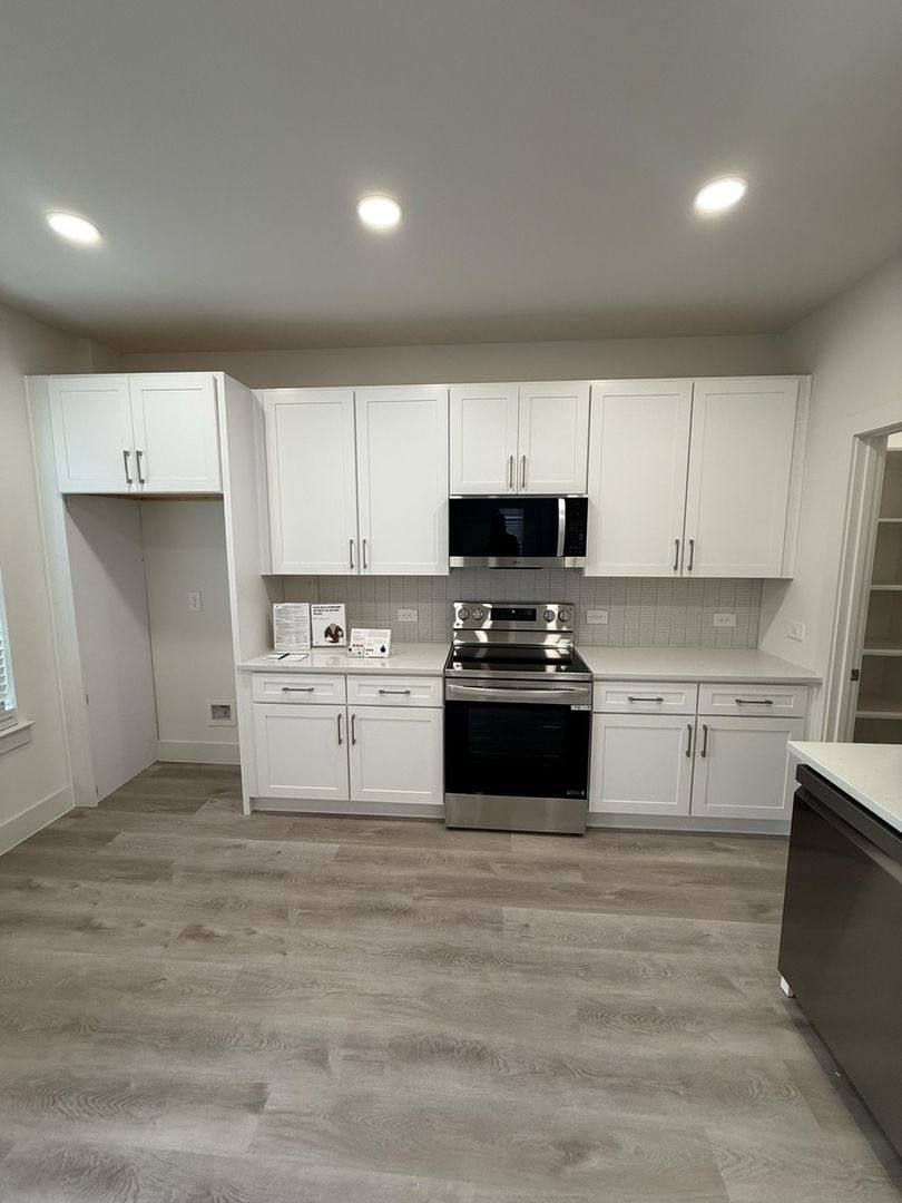 Townhouse for rent at 144 Pinkie Holmes Dr, Grand Prairie, TX 75050