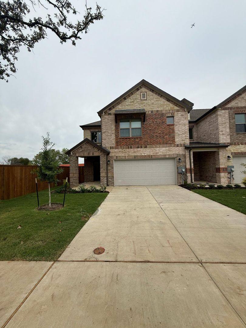 Townhouse for rent at 144 Pinkie Holmes Dr, Grand Prairie, TX 75050