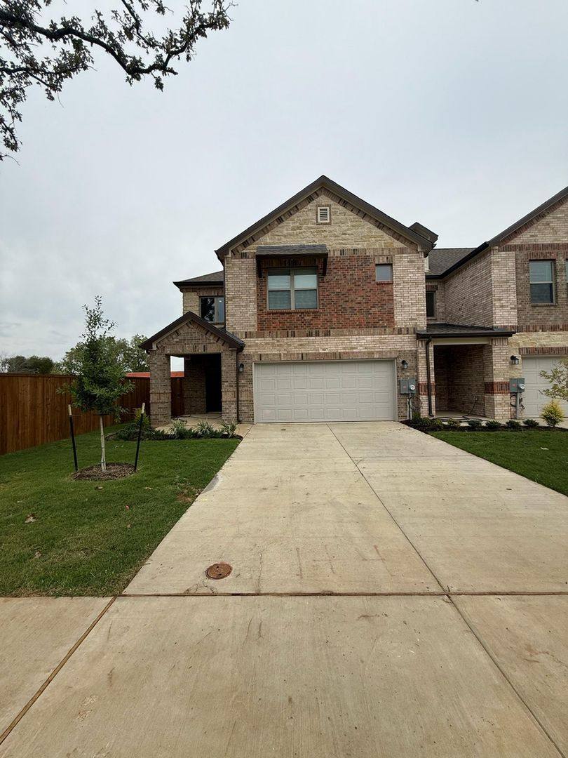 Townhouse for rent at 144 Pinkie Holmes Dr, Grand Prairie, TX 75050