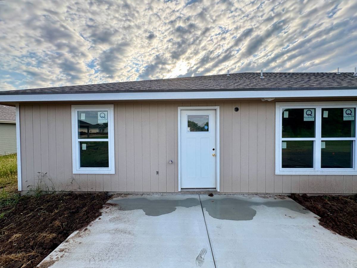 House for rent at 4654 Pierce Dr, Manhattan, KS 66502