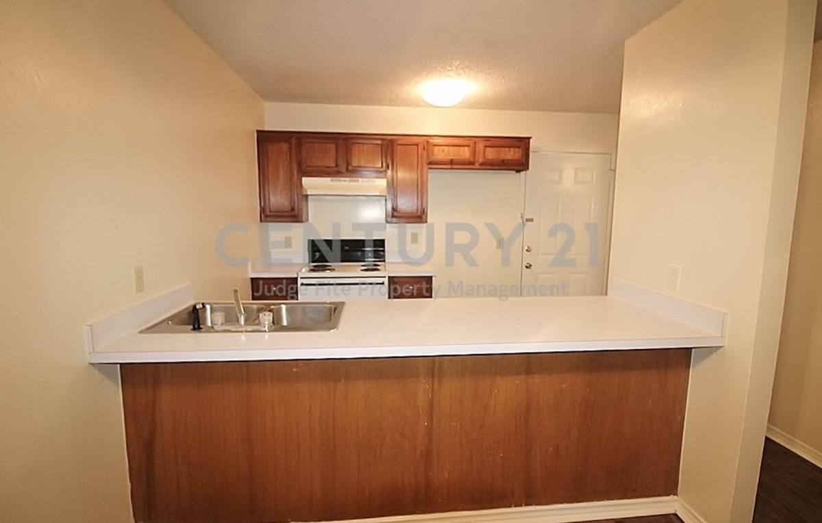 Townhouse for rent at 122 Country Bend Dr, Duncanville, TX 75137
