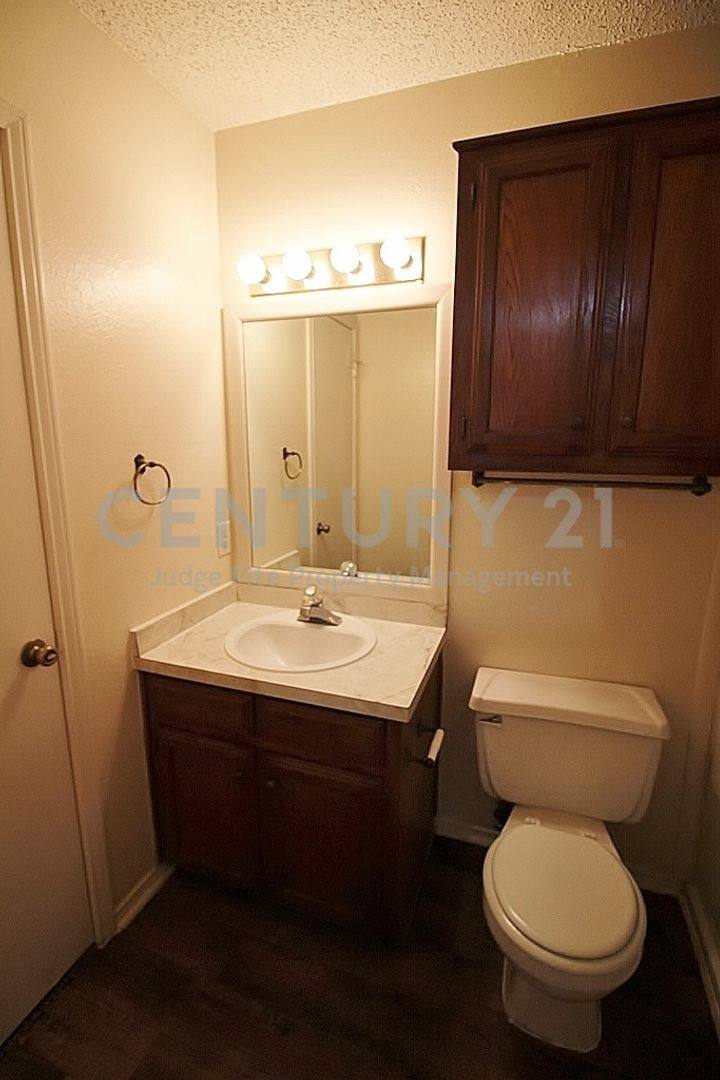 Townhouse for rent at 122 Country Bend Dr, Duncanville, TX 75137