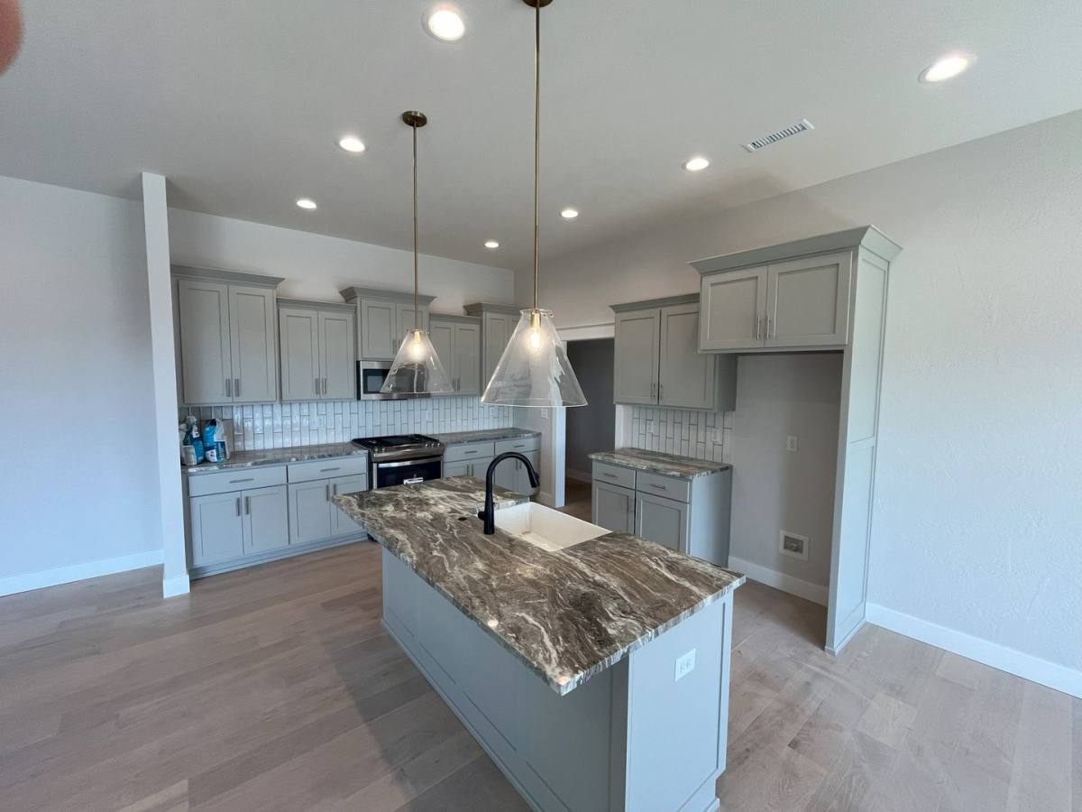 House for rent at 5915 S Applewood Ave, Springfield, MO 65810