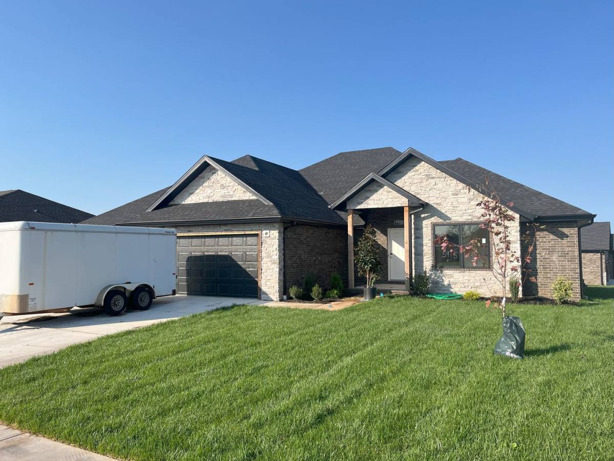 House for rent at 5915 S Applewood Ave, Springfield, MO 65810