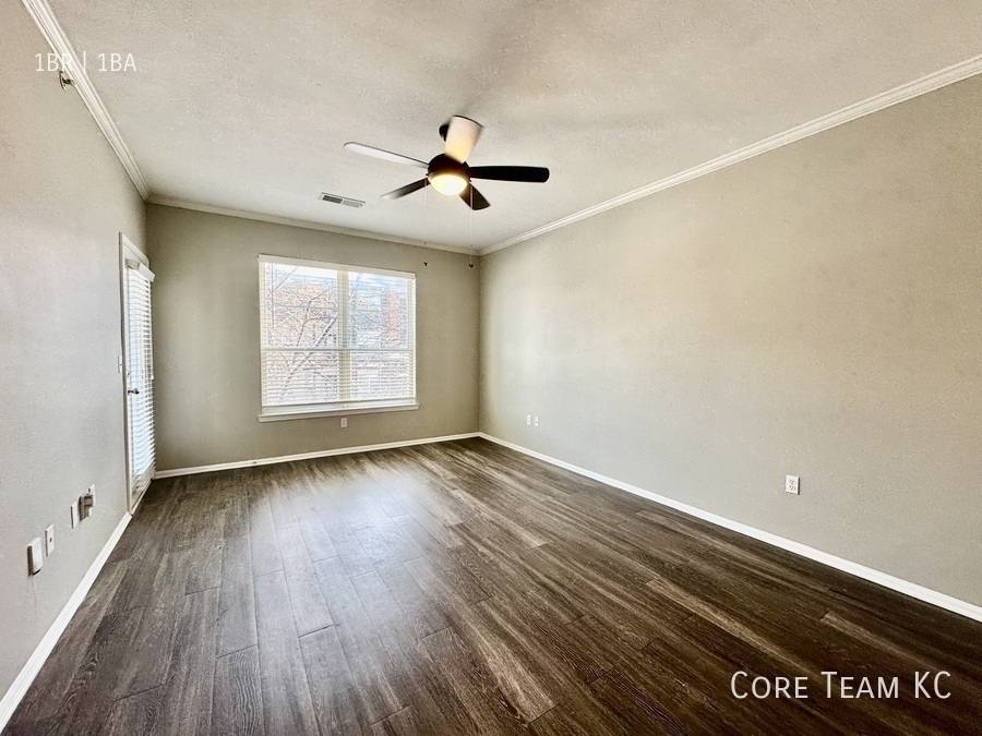Apartment for rent at 701 Westport Rd, Kansas City, MO 64111