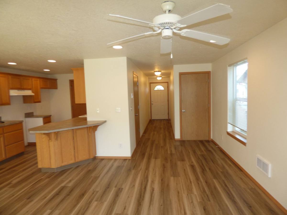 Townhouse for rent at 263 Gwinn St E, Monmouth, OR 97361