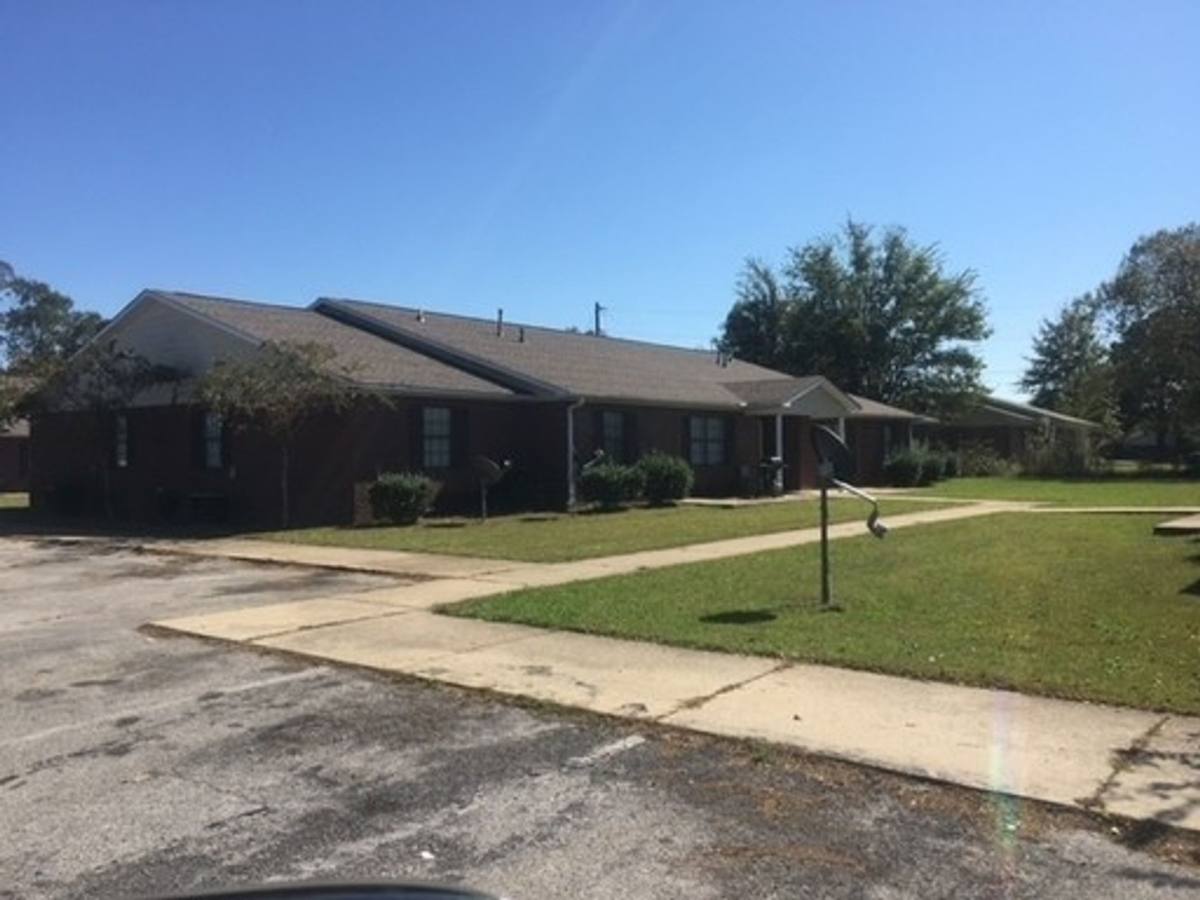 Apartment for rent at 648 Mitchell Ave, Guntown, MS 38849