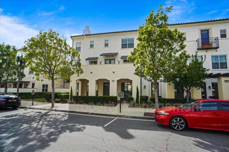 House for rent at 26261 Prima Way #COMM'L, Santa Clarita, CA 91350