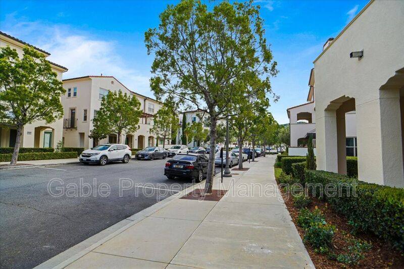 House for rent at 26261 Prima Way #COMM'L, Santa Clarita, CA 91350