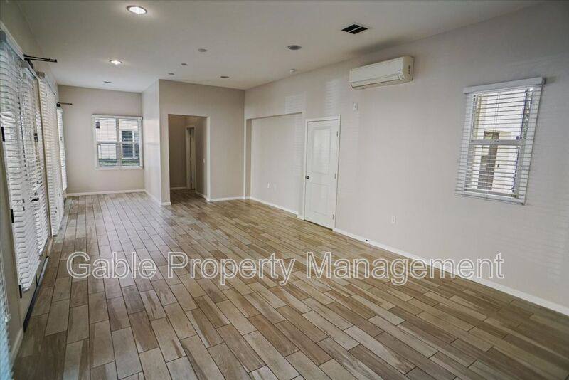 House for rent at 26261 Prima Way #COMM'L, Santa Clarita, CA 91350
