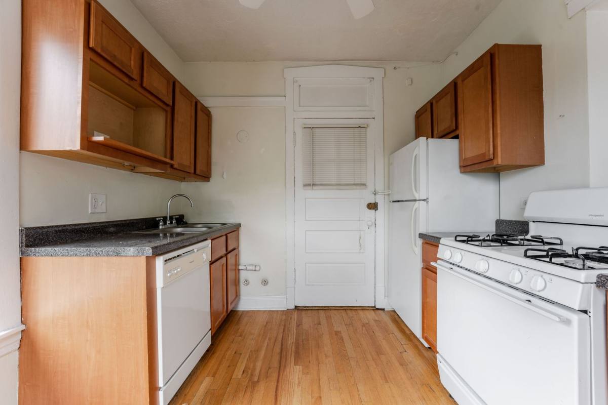Apartment for rent at 3334-3344 W Ainslie St, Chicago, IL 60625