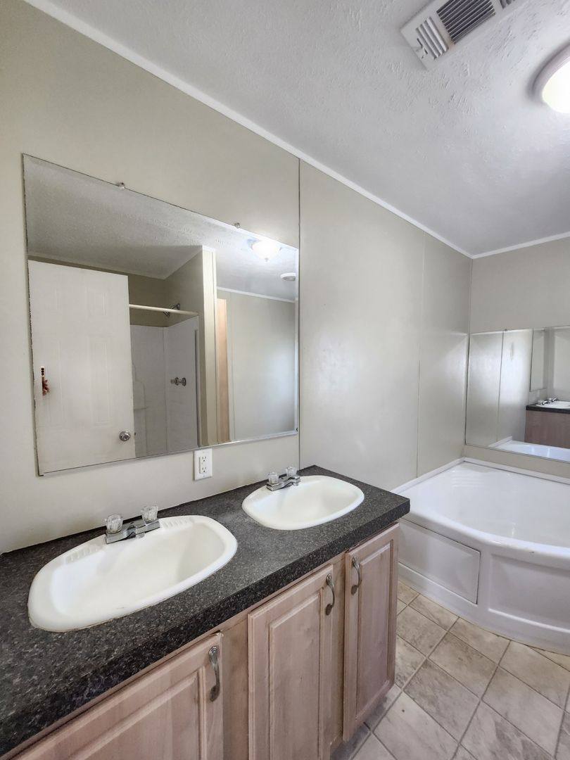 House for rent at 811 N D St, Pensacola, FL 32501