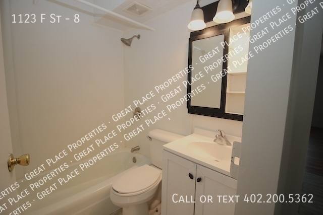 Apartment for rent at 1123 F St #8, Lincoln, NE 68508