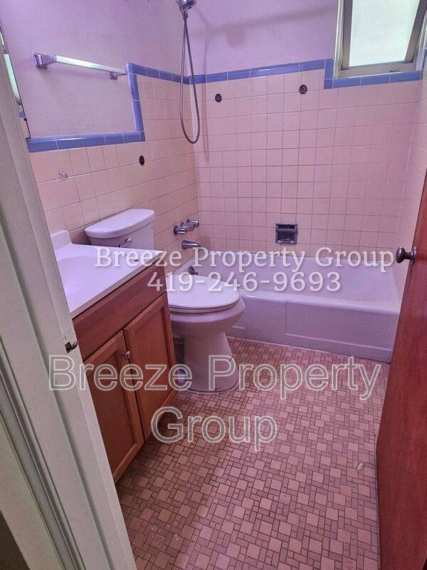 House for rent at 2445 W Bancroft St #15, Toledo, OH 43607