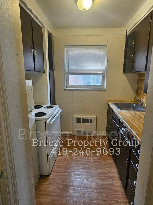 House for rent at 2445 W Bancroft St #15, Toledo, OH 43607