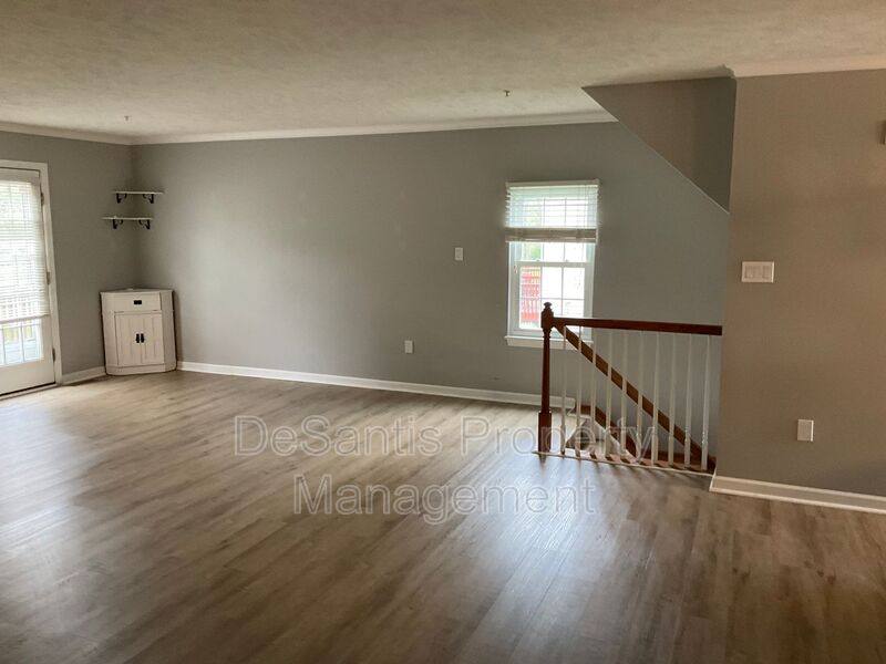 Townhouse for rent at 1049 Royal Dr, Canonsburg, PA 15317