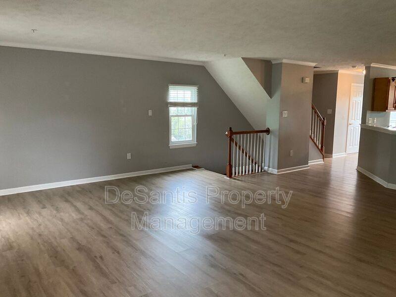 Townhouse for rent at 1049 Royal Dr, Canonsburg, PA 15317