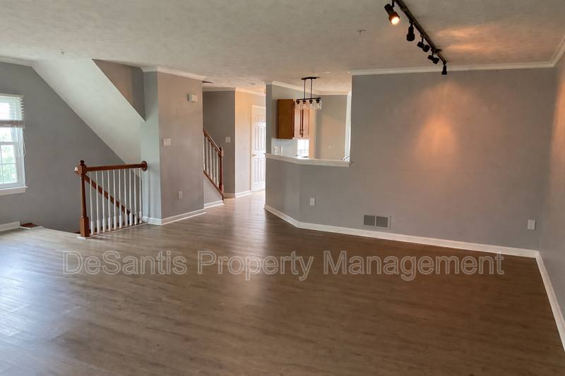 Townhouse for rent at 1049 Royal Dr, Canonsburg, PA 15317