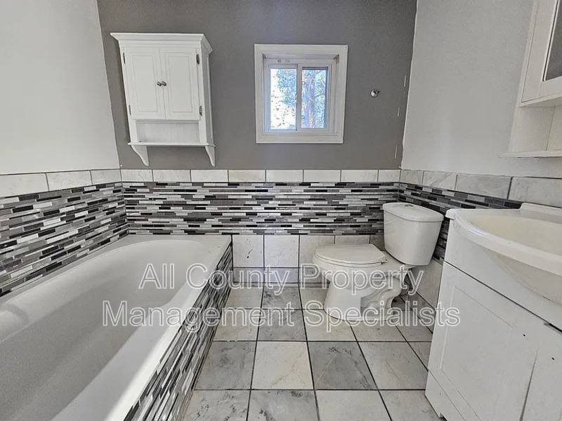 House for rent at 1301 Pineview Dr, Columbia, SC 29209