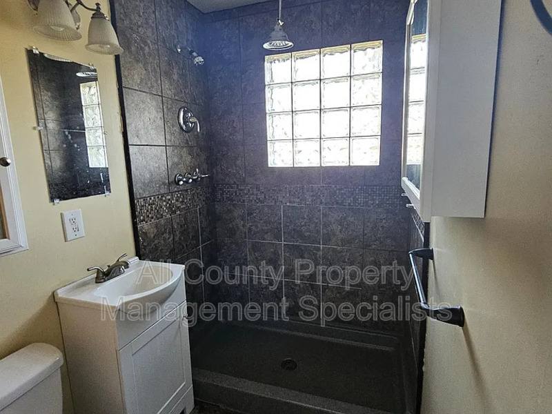 House for rent at 1301 Pineview Dr, Columbia, SC 29209