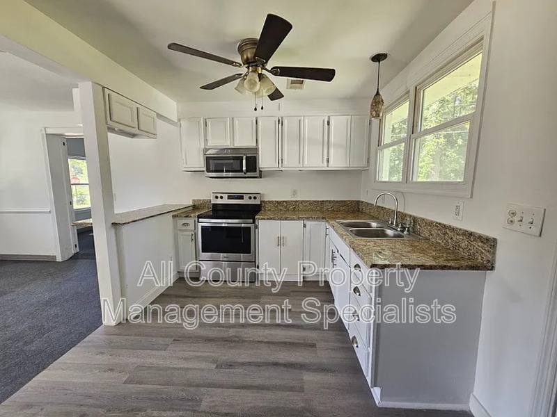 House for rent at 1301 Pineview Dr, Columbia, SC 29209
