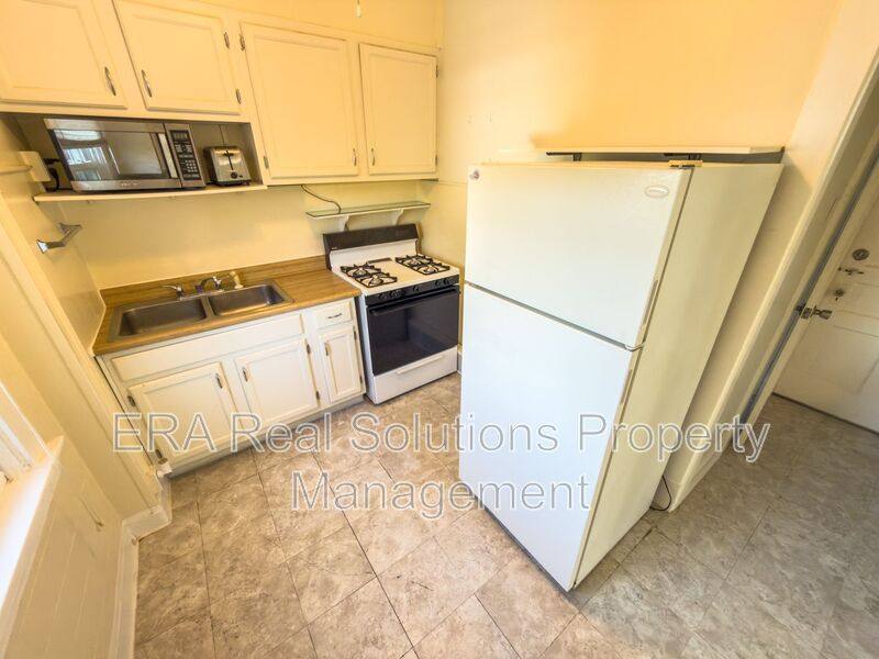 Apartment for rent at 3943 Glenmore Ave #2, Cincinnati, OH 45211