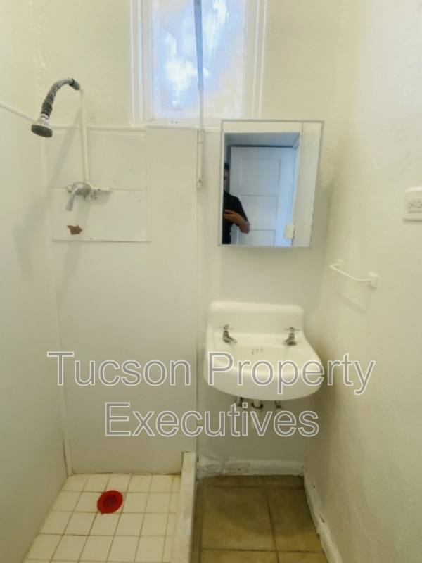 Apartment for rent at 19 W Veterans Blvd #6, Tucson, AZ 85713