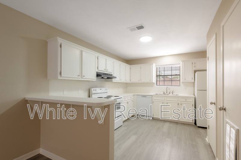 Apartment for rent at 600 Palm St #13, Huntsville, TX 77340
