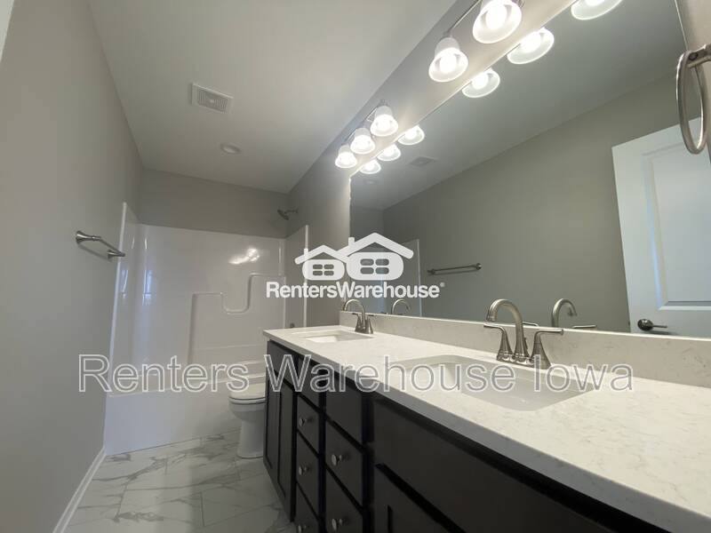 Townhouse for rent at 7000 Lake Ridge Dr #13, Des Moines, IA 50320